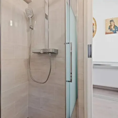 Hostme Flat Metro Spagna شقة